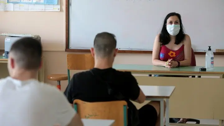 Πρεμιέρα για τις Πανελλήνιες – Πρώτη μέρα εξέτασης με Νέα Ελληνικά στα ΕΠΑΛ (vid)