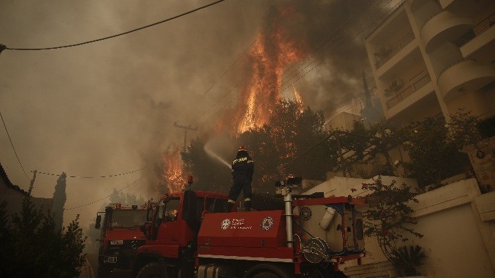 Φωτιά TΩΡΑ στα Μέγαρα – Μεγάλη κινητοποίηση της πυροσβεστικής