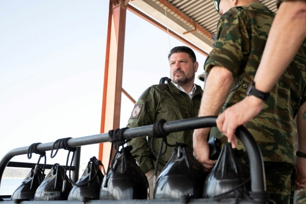 Σκληρή απάντηση Χαρδαλιά στην Τουρκία μετά την πρόκληση στο ελικόπτερο – “Αδιαπέραστο τείχος οι Ένοπλες Δυνάμεις μας” (vid)