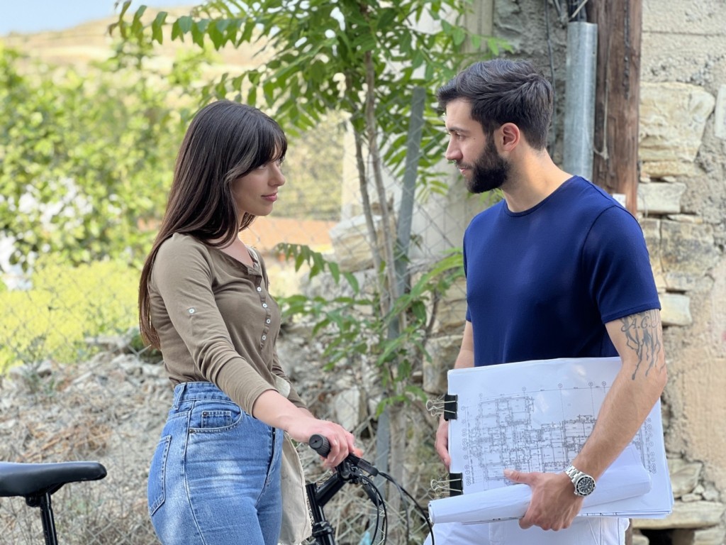 Η γη της ελιάς – Το μπλέξιμο με τα ναρκωτικά πίσω από την πλάτη του Κωνσταντίνου