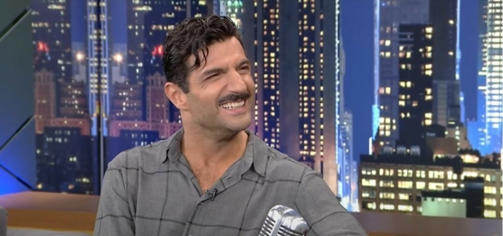 Τα πάνω κάτω φέρνει το spoiler του Νίκου Κουρή για τις “Άγριες Μέλισσες” – “Θα γίνει χαμός” (vid)