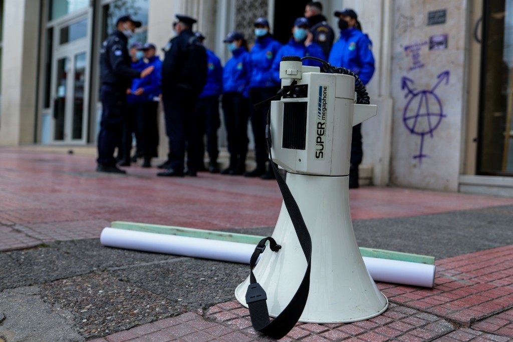 Προκήρυξε κινητοποιήσεις για την Τετάρτη η ΠΟΕΔΗΝ – “Έξω οι εργολάβοι από τα νοσοκομεία”