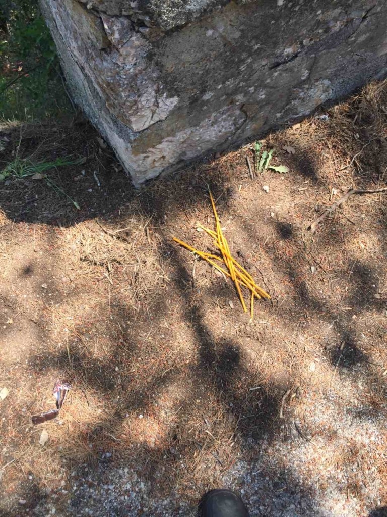 Με κεριά και ξερά χόρτα προσπάθησε να βάλει φωτιά στη Μαλακάσα (vid)