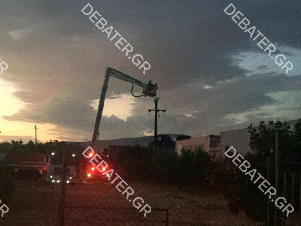 Σε ύφεση η φωτιά στον Ασπρόπυργο – Tοξικοί καπνοί έπνιξαν τη δυτική Αττική (pics&vid)