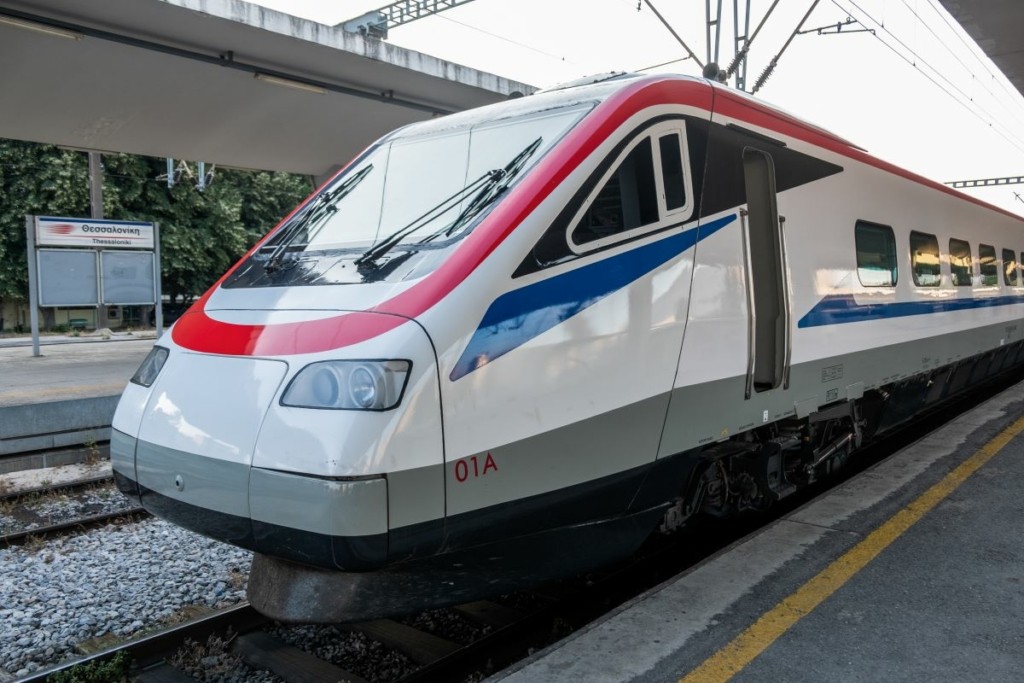 Μεγάλη ταλαιπωρία για επιβάτες του “Λευκού Βέλους” – “Έμεινε” από βλάβη  (pic)