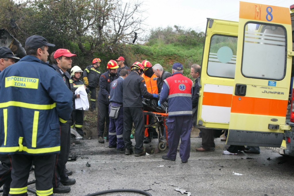 Ανείπωτος θρήνος στα Χανιά – Νεκροί 15χρονη και 23χρονος ύστερα από τροχαίο – Χαροπαλεύει 23χρονη (pics&vid)