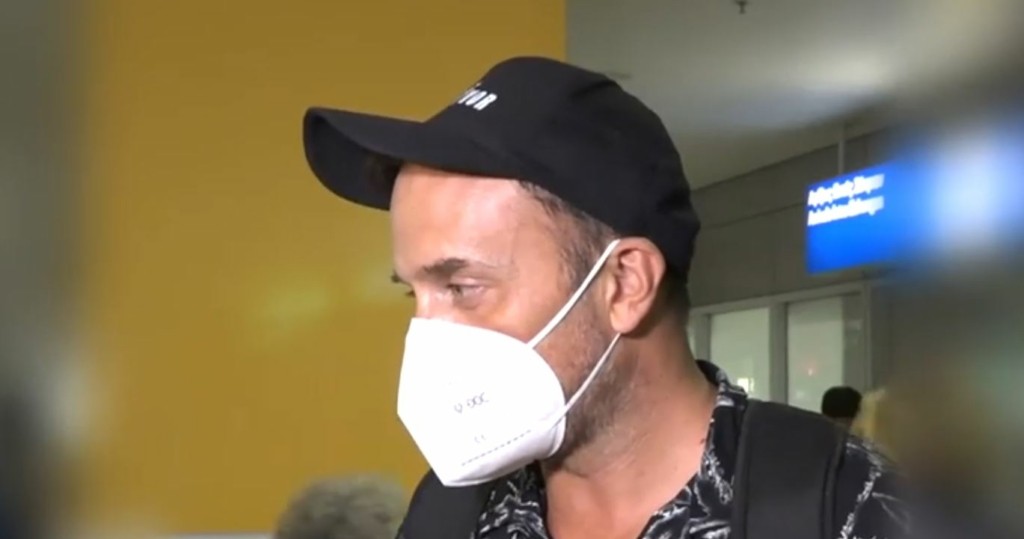 Με “νευράκια” γύρισε ο Γιώργος Λιανός στην Ελλάδα – Η ερώτηση που τον έκανε έξαλλο στο αεροδρόμιο (vid)