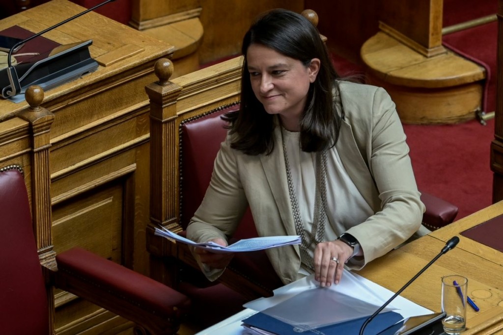 Σφοδρή επίθεση Βερναδάκη στην Κεραμέως – “Είναι η Ρούλα Πισπιρίγκου της Δημόσιας Παιδείας;”