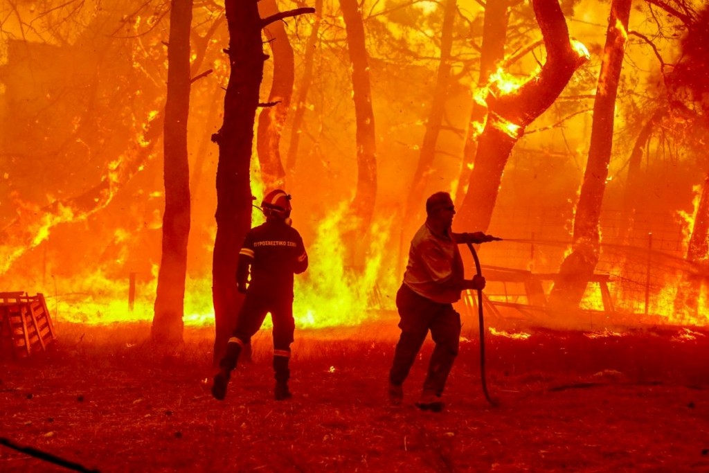 Συνδρομή της αστυνομίας στην αντιμετώπιση της πυρκαγιάς που έχει ξεσπάσει στη Λέσβο