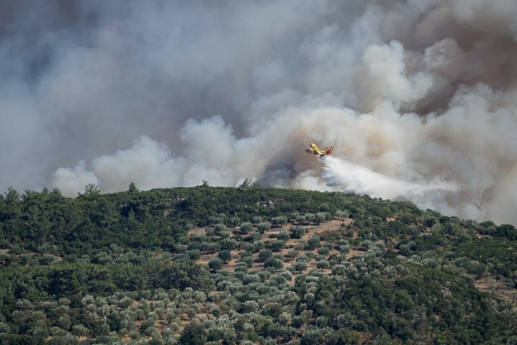 Υπό έλεγχο η φωτιά στον Ασπρόπυργο – Αποκαταστάθηκε η κυκλοφορία των οχημάτων