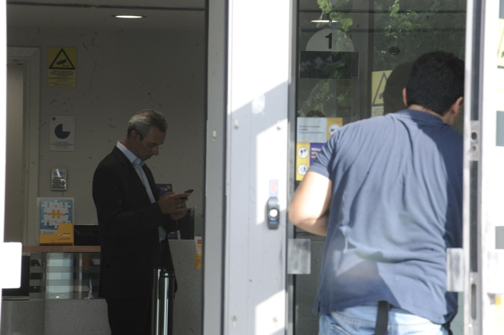 Ένοπλη ληστεία σε τράπεζα στο Νέο Κόσμο με το “καλημέρα” – Έγινε “καπνός” ο δράστης