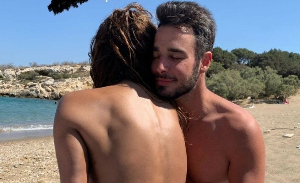 Ράγισαν καρδιές στην κηδεία του Χρήστου Κουτέλα – Το σπαρακτικό αντίο της συντρόφου του