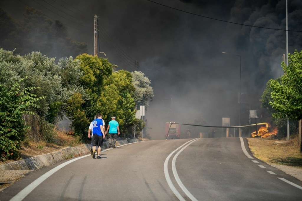 Νύχτα τρόμου στην Ηλεία – Αγωνία για το χωριό Γρύλλος – Απλώθηκε σε έκταση 20 χιλιομέτρων η φωτιά