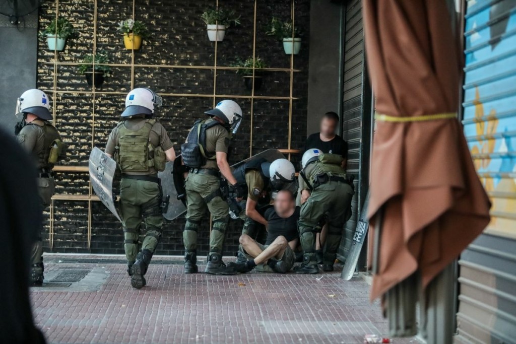 Επεισόδιά στο κέντρο της Αθήνας – Οι αρχές χρησιμοποίησαν την αύρα στη συγκέντρωση διαμαρτυρίας υπέρ του Γιάννη Μιχαηλίδη