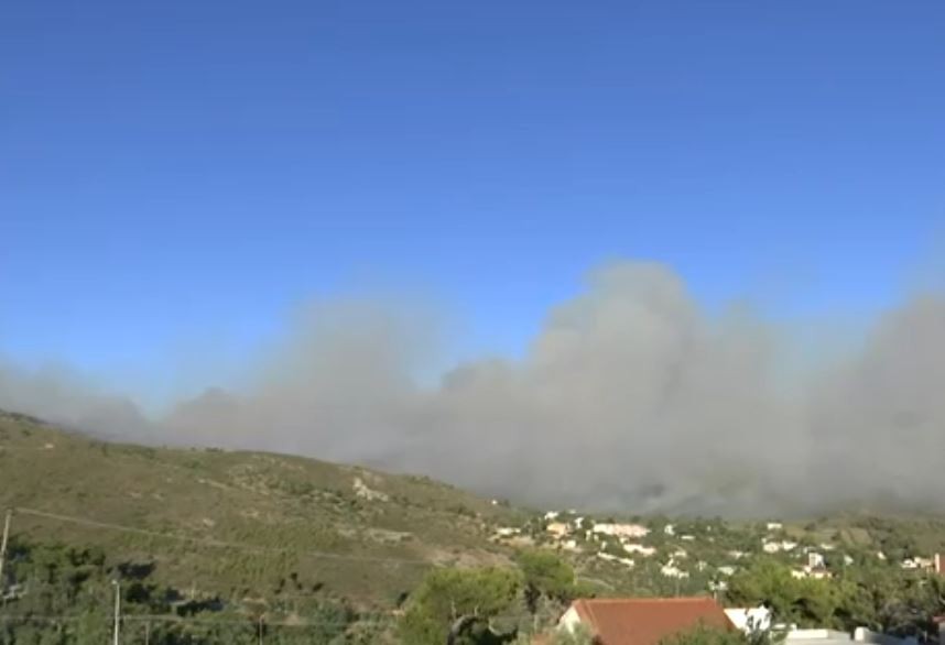 Εκκενώνεται το Αστεροσκοπείο Αθηνών λόγω της μεγάλης φωτιάς στην Πεντέλη (vid)