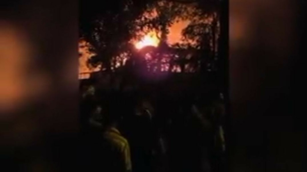 Παρανάλωμα του πυρός η πρωθυπουργική οικία στη Σρι Λάνκα – Οι διαδηλωτές δε δείχνουν έλεος (vid)