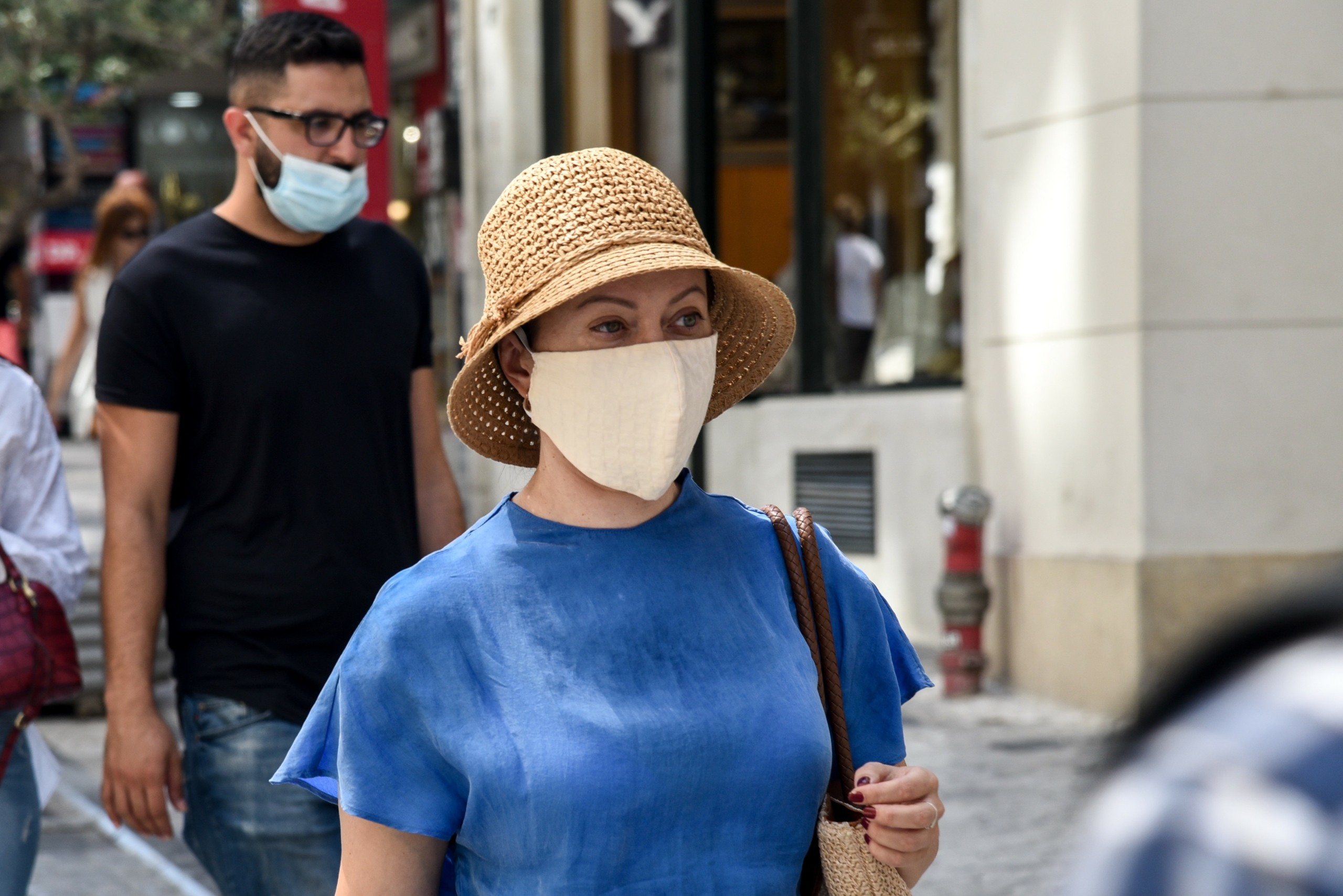 Πιο ορατό από ποτέ να ξαναγίνει υποχρεωτική η μάσκα παντού – Τι είπε ο Εξαδάκτυλος