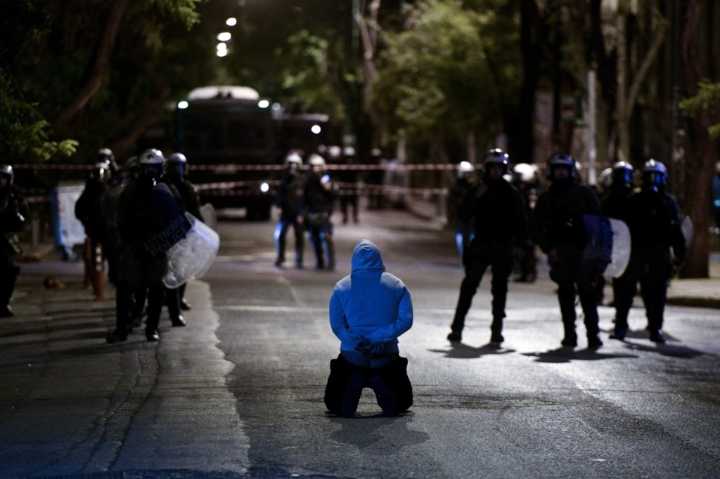 Η συμμορία πονοκέφαλος των δημάρχων – Έκλεβαν προτομές και τις έλιωναν – Είχαν αρπάξει και την προτομή του Καζαντζίδη