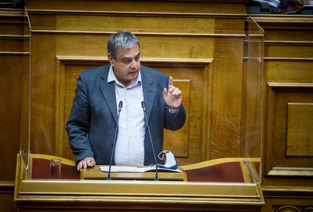 Επιμένει ο Βερναδάκης – “Αν έλεγα ότι η Κεραμέως είναι η Μήδεια της Παιδείας ίσως να μην υπήρχε αντίρρηση”