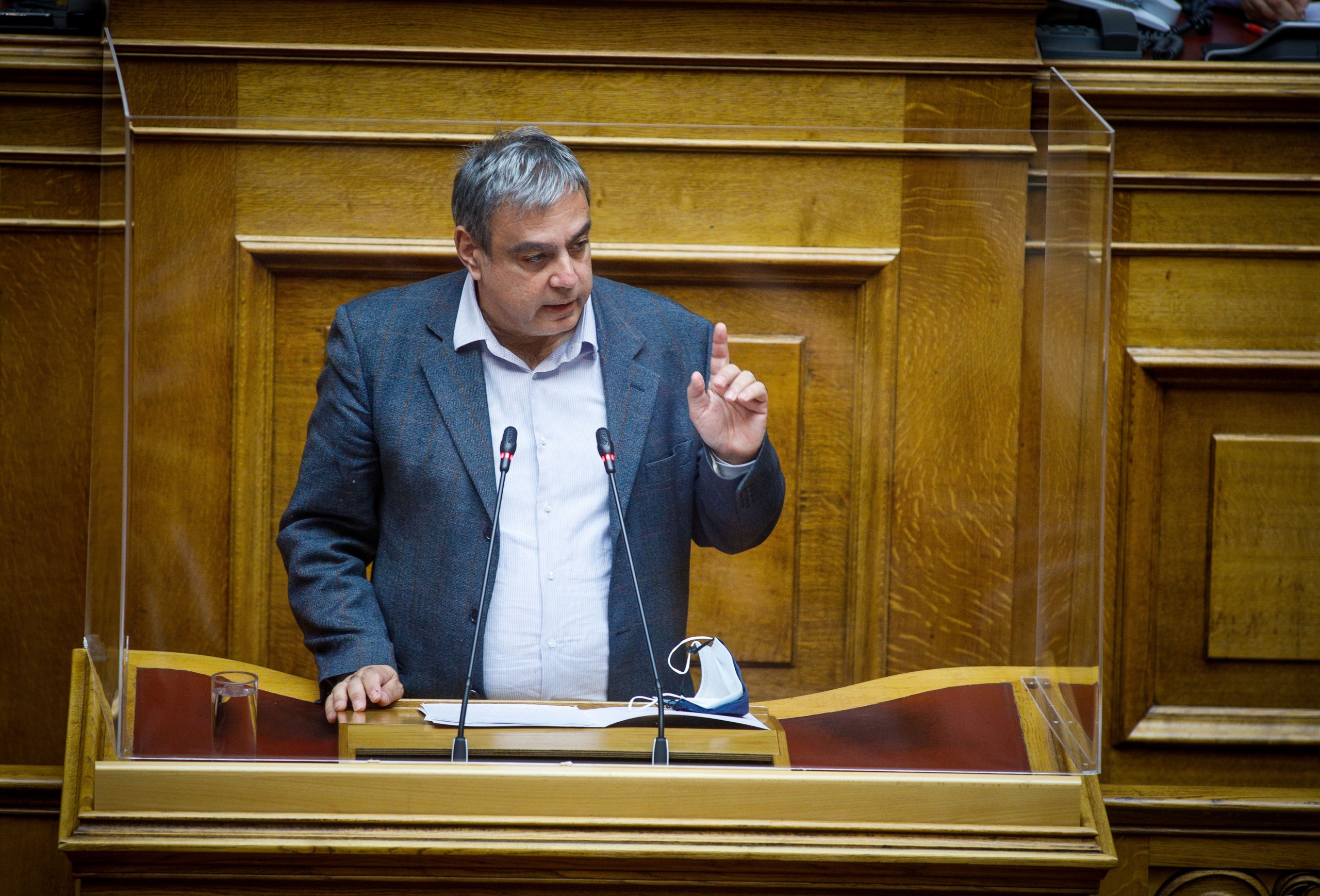 Επιμένει ο Βερναδάκης – “Αν έλεγα ότι η Κεραμέως είναι η Μήδεια της Παιδείας ίσως να μην υπήρχε αντίρρηση”
