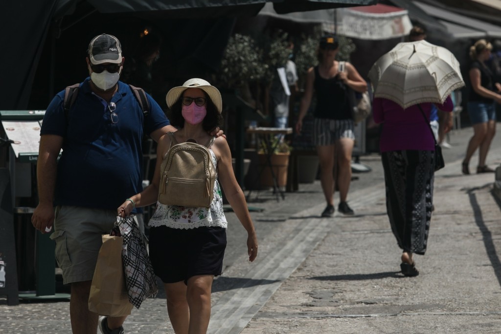 “Από το φθινόπωρο έρχονται νέες μεταλλάξεις της Όμικρον – Απαραίτητη η μάσκα σε όλους” (vid)