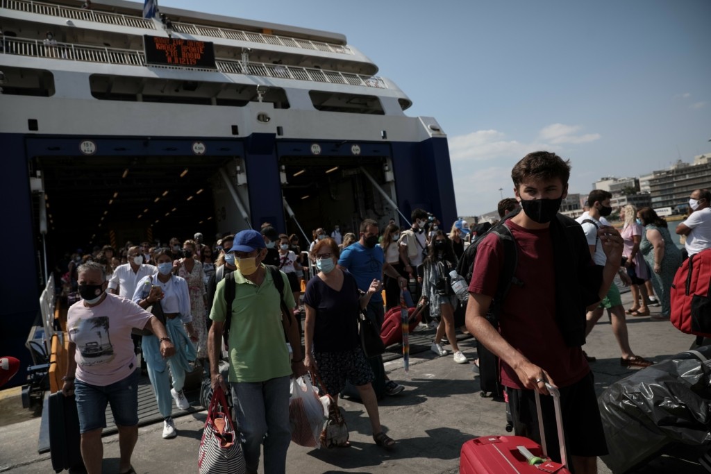 Ποιες ηλικίες “χτυπά” περισσότερο ο κορονοϊός – Οι τέσσερις περιοχές της Ελλάδας που είναι στο “κατακόκκινο”