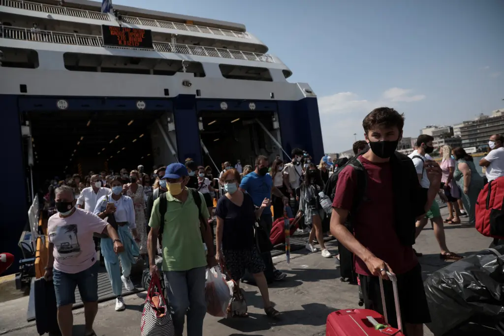 Ποιες ηλικίες “χτυπά” περισσότερο ο κορονοϊός – Οι τέσσερις περιοχές της Ελλάδας που είναι στο “κατακόκκινο”