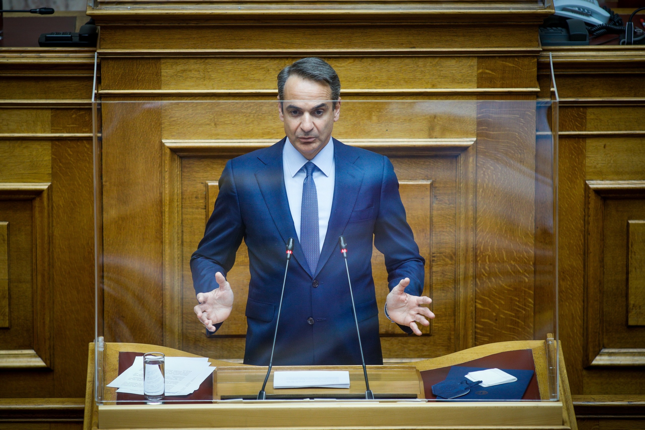Κυριάκος Μητσοτάκης στη Βουλή -“Καταργείται από το 2023 η εισφορά αλληλεγγύης για όλους”