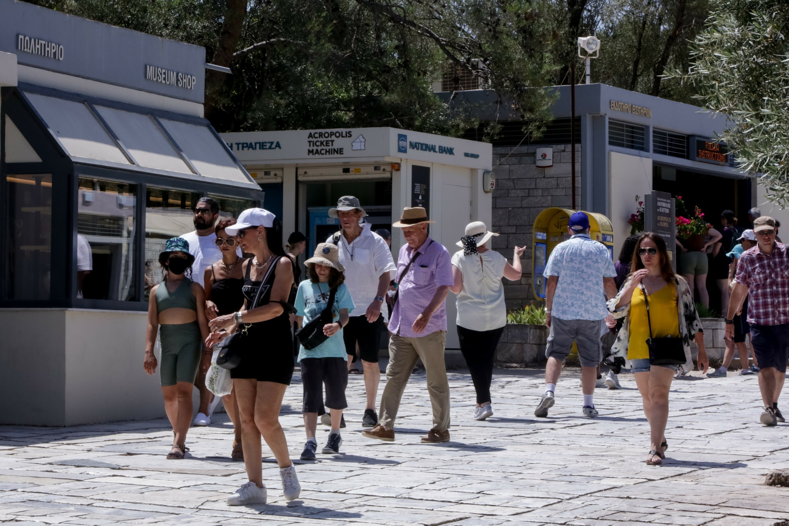 Καλπάζει η μετάλλαξη Όμικρον στην κοινότητα – “Δεν είμαστε ακόμα στην κορύφωση του κύματος”