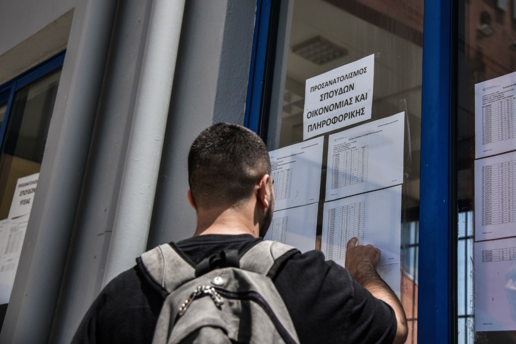 Βάσεις 2022 – Πτώση σε πολυτεχνικές σχολές και νομική – Τι δείχνουν τα στοιχεία