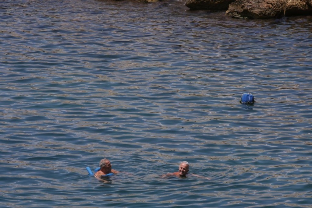 Αν σου αρέσουν τα ήσυχα μπάνια, αυτές οι ερημικές παραλίες στην Αττική είναι ότι πρέπει (pics&vid)