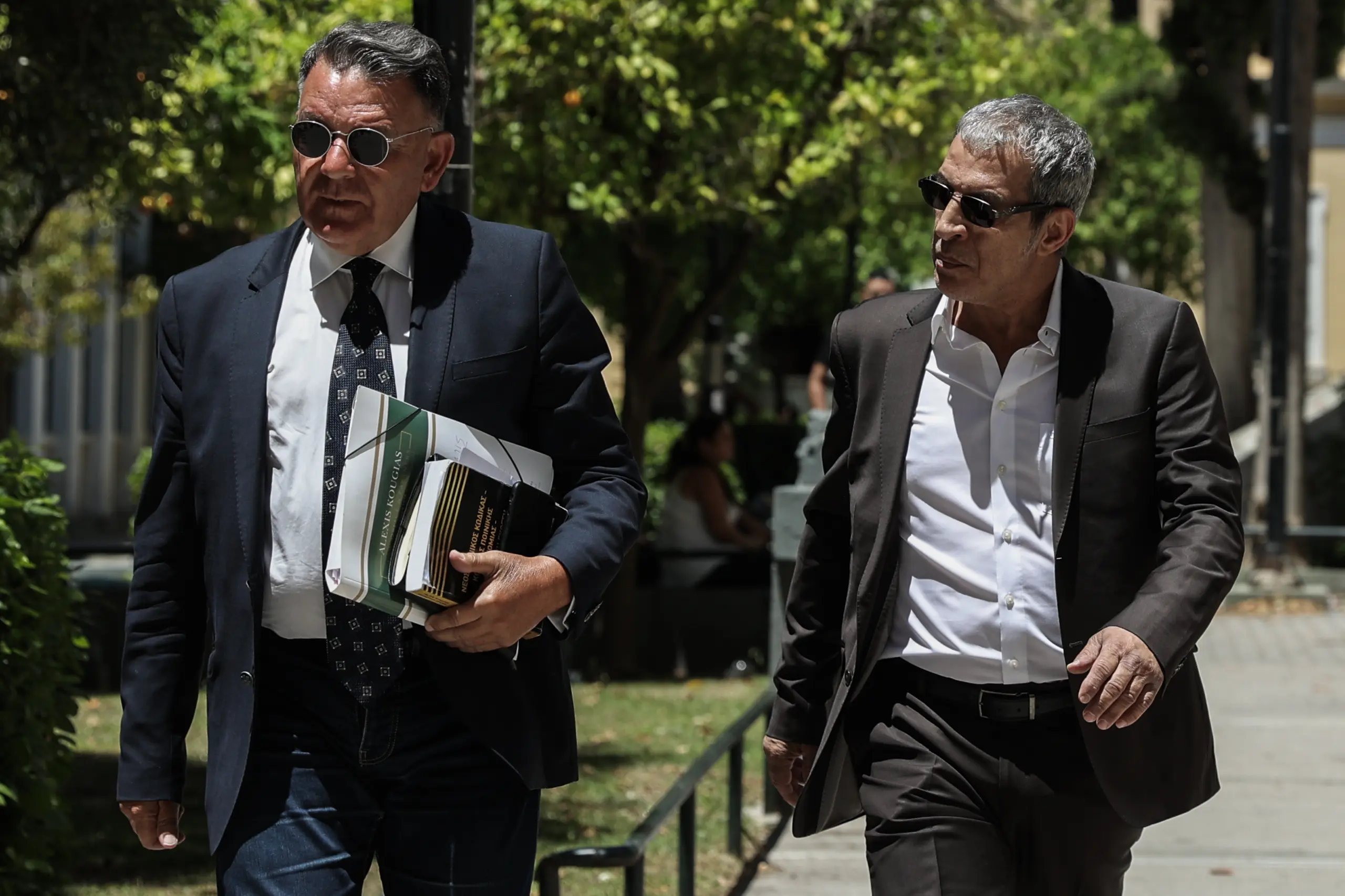 Στο εδώλιο του αυτοφώρου ο Θέμης Αδαμαντίδης – Δικάζεται για τον ξυλοδαρμό της συντρόφου του