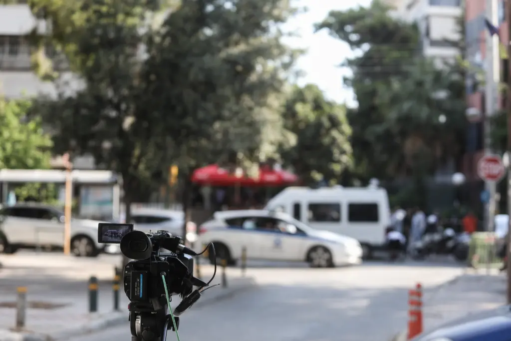 Εμπρησμός τα ξημερώματα σε τράπεζα στα Ιλίσια – Ξέσπασε πυρκαγιά