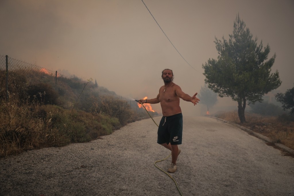 Φωτιά Πεντέλη – Νέα ανακοίνωση της αστυνομίας για τους κλειστούς δρόμους