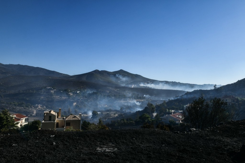 Λυσσομανάει ο άνεμος στη Πεντέλη – Οι ριπές ξεπέρασαν τα 113 χιλιόμετρα την ώρα