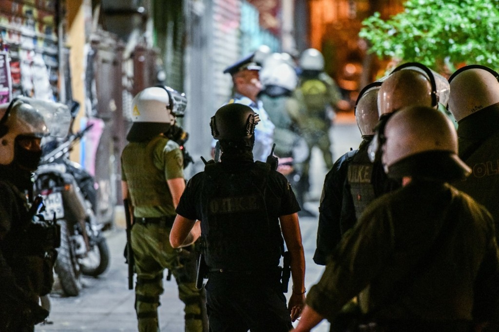 Ευρεία επιχείρηση στα Εξάρχεια με συλλήψεις και προσαγωγές – Τι ναρκωτικά εντόπισαν