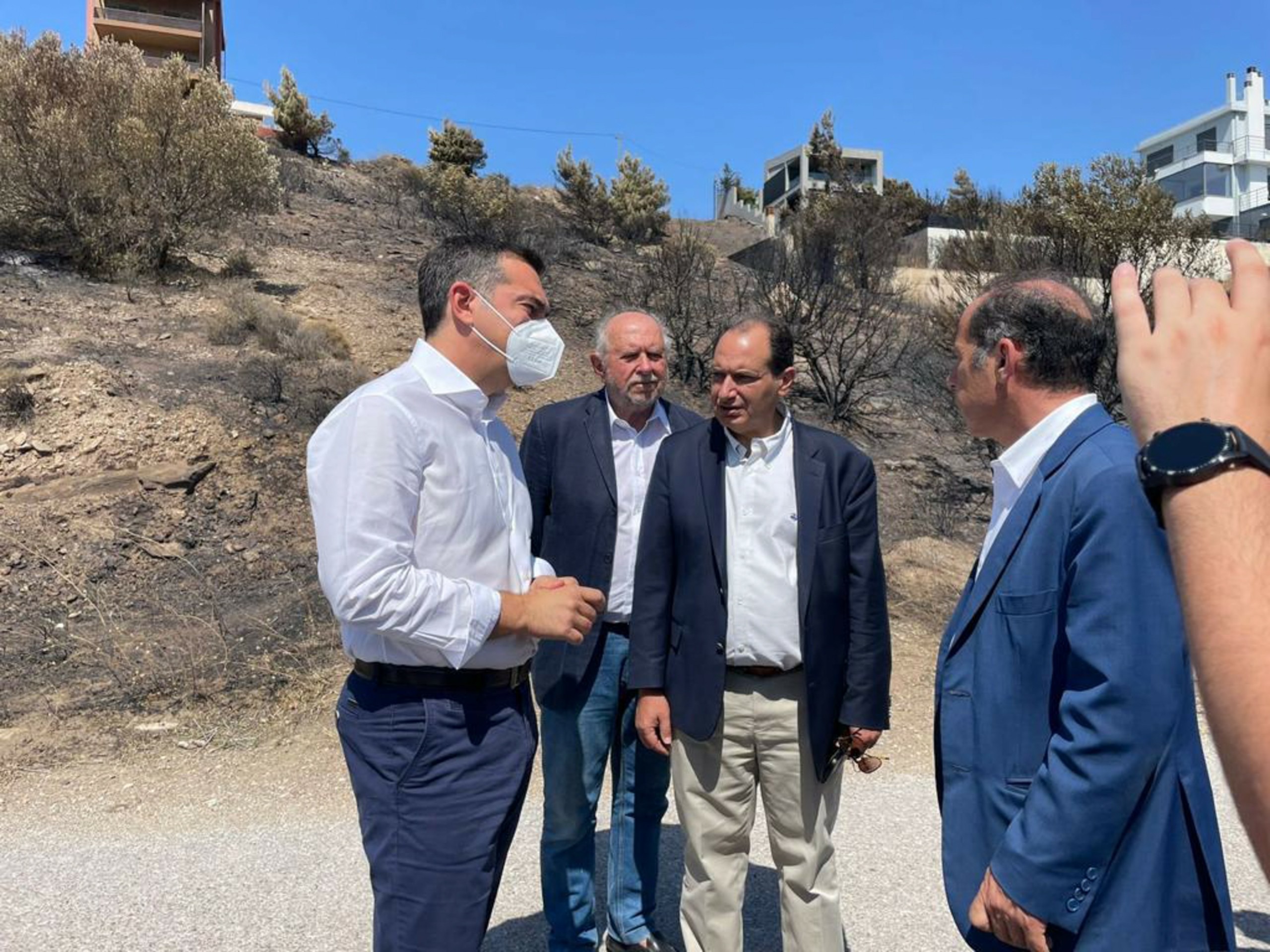 Η επίσκεψη του Τσίπρα σε Ντράφι και Παλλήνη – “Ας μη θριαμβολεί ο Μητσοτάκης πάνω στην καμμένη γη”