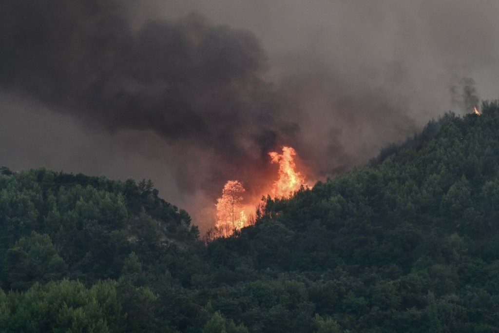 Πύρινη κόλαση σε όλη τη χώρα – Άλλες 39 φωτιές αντιμετώπισε η Πυροσβεστική