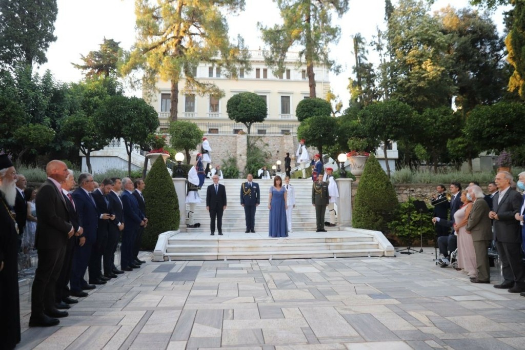 Φωτογραφικές στιγμές από την 48η επέτειο Αποκατάστασης της Δημοκρατίας – Τα πρόσωπα που έδωσαν το παρών (pics)