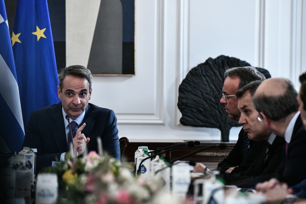Κυριάκος Μητσοτάκης στο υπουργικό – “Φτάνει με τους πυροσβέστες της ξαπλώστρας” (vid)