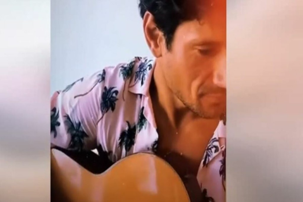 “Βαράτε παλαμάκια σ’όποιον π@@@@@ παιδάκια” – Το τραγούδι “κόλαφος” του Πάνου Βλάχου που ρίχνει “λάδι” στη φωτιά (vid)