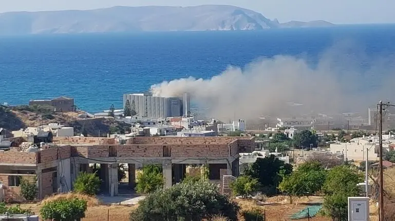 Πυκνοί καπνοί “σκέπασαν” ξενοδοχείο στην Κρήτη – Απομακρύνθηκαν άμεσα τουρίστες και προσωπικό (pic&vid)