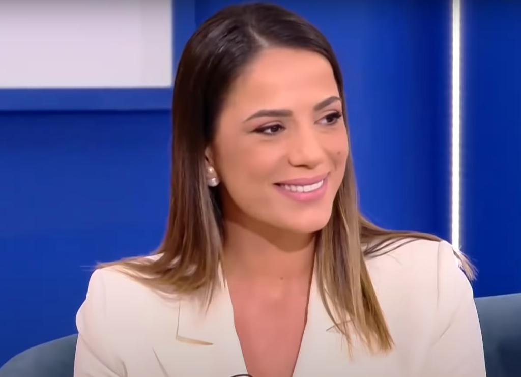 Η Ευλαμπία Ρέβη επιστρέφει στο πλατό – Είναι φανερά ευτυχισμένη(vid)