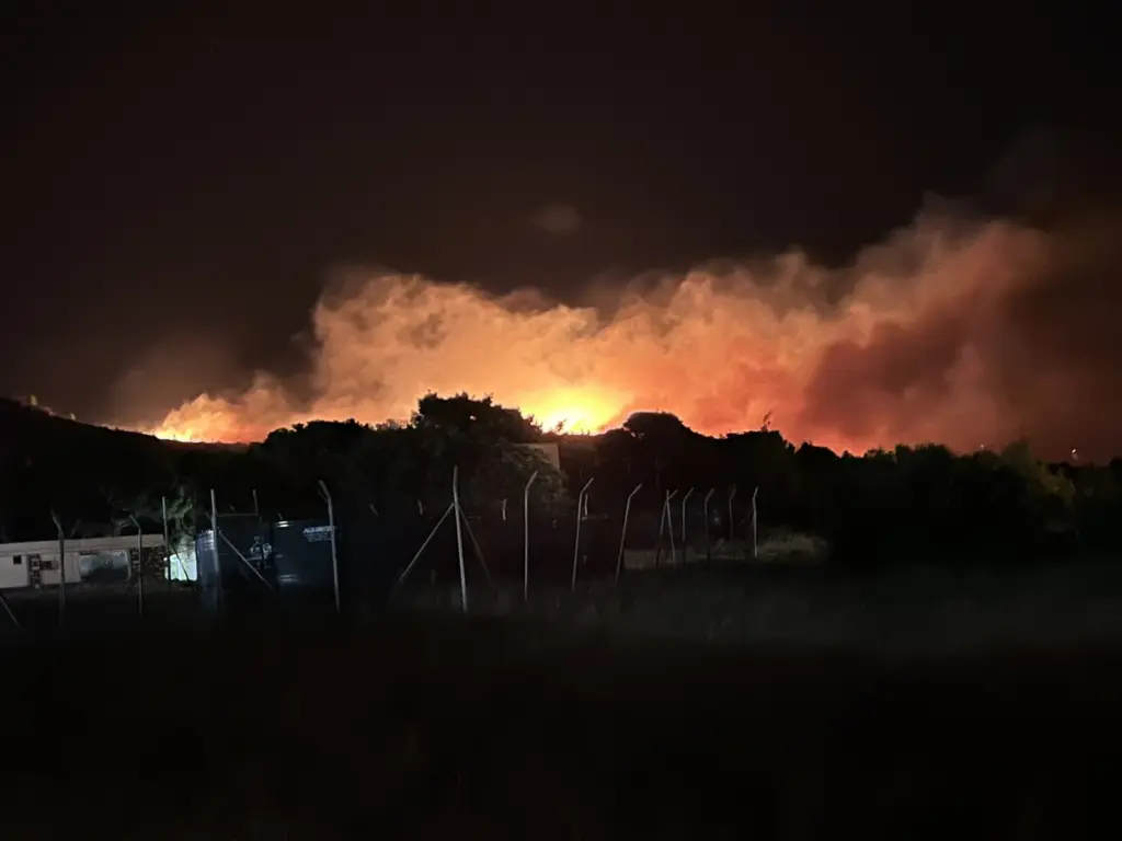 Οι φωτιές στην Αλβανία απειλούν τα ελληνικά μειονοτικά χωριά