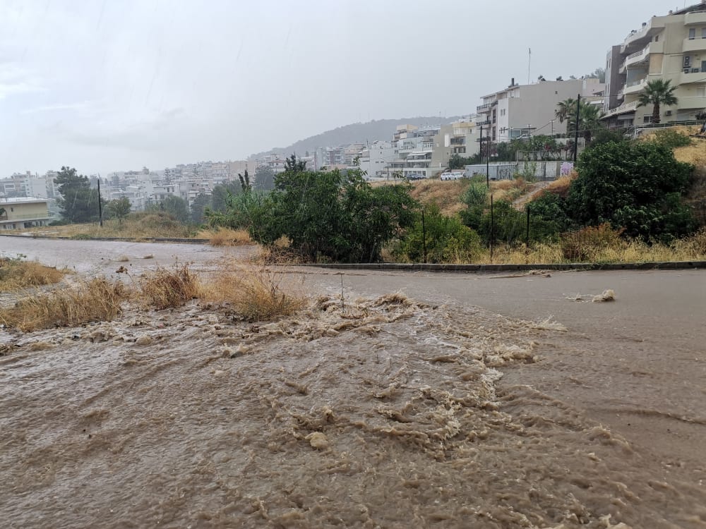 Άνοιξαν οι ουρανοί και έπνιξαν το Ρέθυμνο (vid)