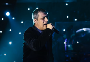 Ο Θέμης Αδαμαντίδης σε ταβερνάκι στην Πειραϊκή μιλάει για τη μεγάλη του αγάπη (βίντεο)