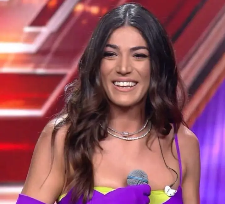 “Υποκλίθηκε” το “X Factor” στην Ήβη Αδάμου – Η κρυφή της σχέση με τον Ανδρέα Γεωργίου (vids)