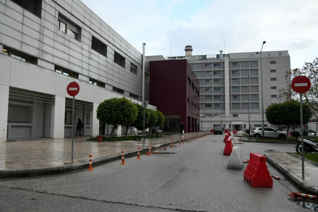 Ανείπωτος θρήνος στην κηδεία του 49χρονου στην Πάτρα – Τραγική φιγούρα η μητέρα του (pics&vid)