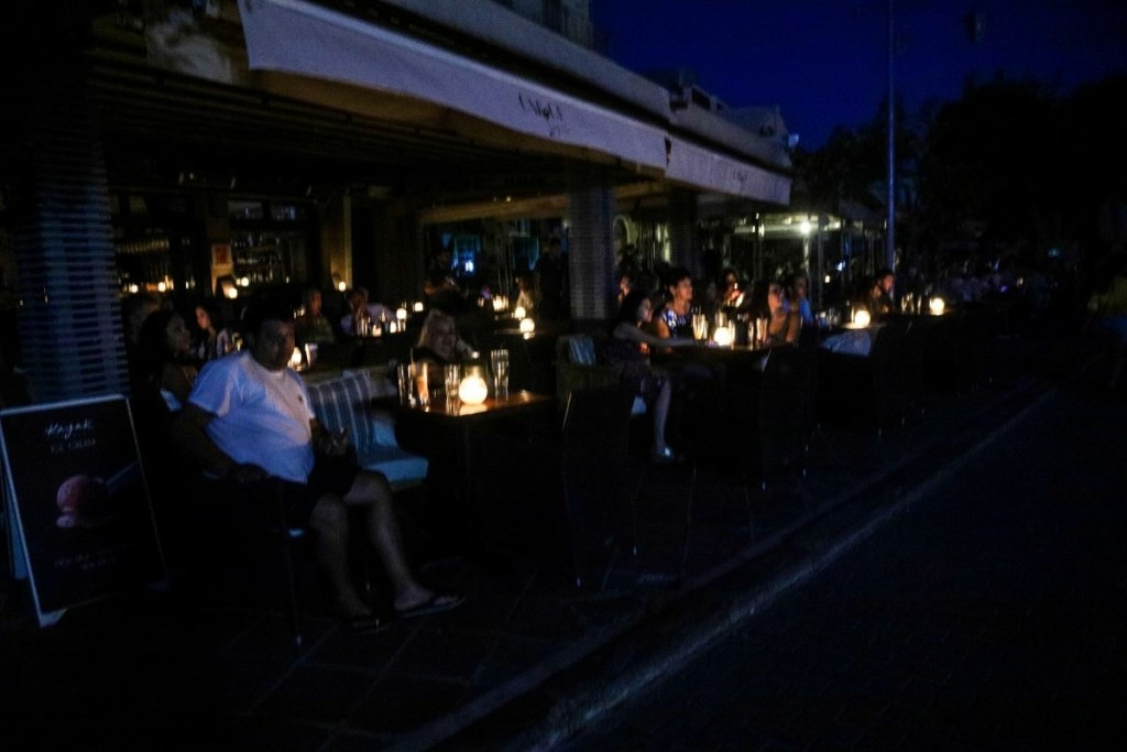 Κλείνουν τα φώτα σε δημόσιους χώρους – Το σχέδιο SOS που μπαίνει σε εφαρμογή για την αντιμετώπιση της ενεργειακής κρίσης