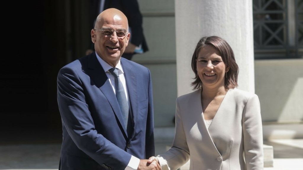 Ζήτημα γερμανικών αποζημιώσεων έθεσε ο Δένδιας στη Μπέρμποκ – “Μην παραδώσετε υποβρύχια στην Τουρκία” (vids)